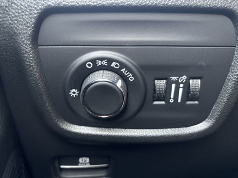 Used 2025 Jeep Grand Cherokee L Laredo RWD image 21