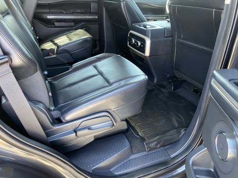 Used 2024 Ford Expedition XLT AWD/4WD image 11