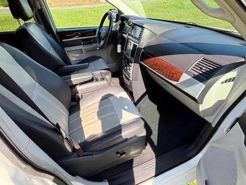 Used 2010 Chrysler Town & Country Touring Plus FWD image 13