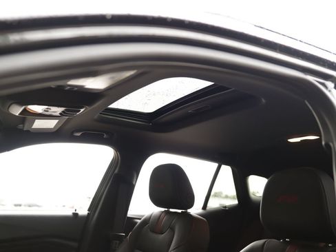 Used 2025 Chevrolet Trax RS w/ Sunroof Package FWD image 22