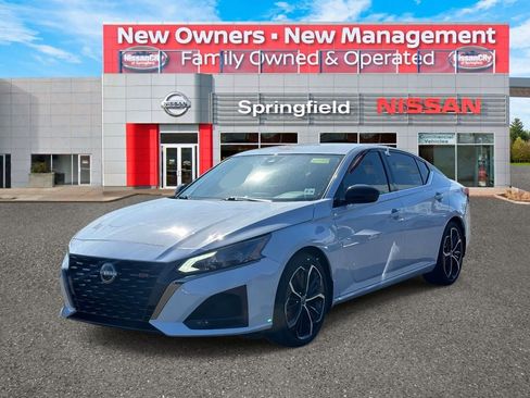 Used 2024 Nissan Altima 2.5 SR FWD image 2