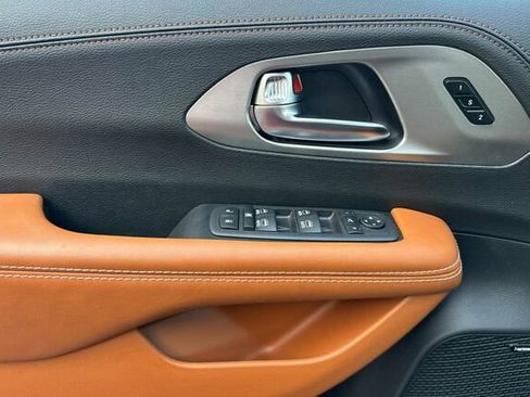New 2026 Chrysler Pacifica Pinnacle image 8