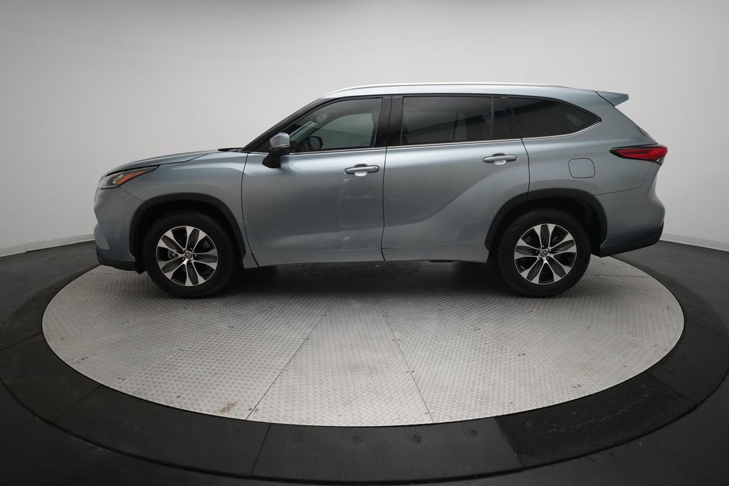 Used 2020 Toyota Highlander XLE FWD image 24