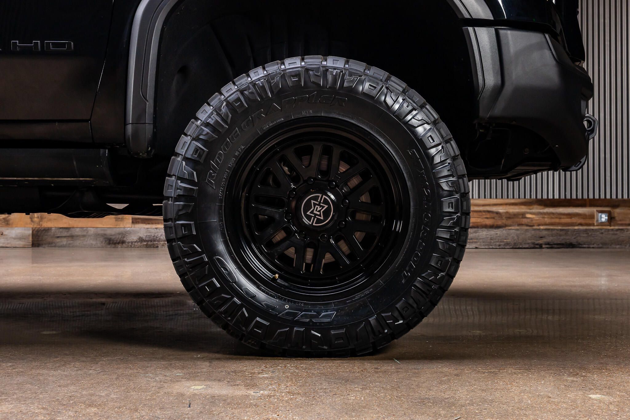 Used 2024 GMC Sierra 2500 AT4X w/ AT4X AEV Edition AWD/4WD image 12