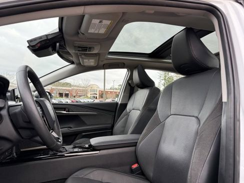 Used 2025 Toyota Camry XLE image 25