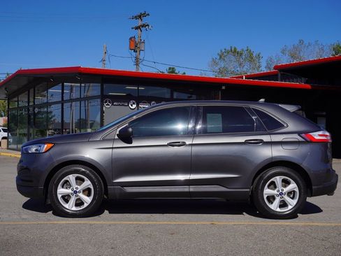 Used 2020 Ford Edge SE image 4