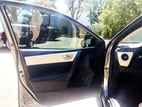 Used 2017 Toyota Corolla LE FWD image 9
