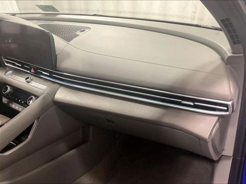 Used 2025 Hyundai Elantra SEL image 13