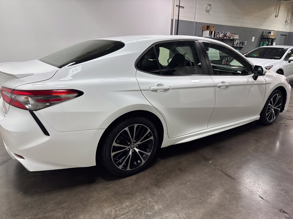 Used 2018 Toyota Camry SE FWD image 3