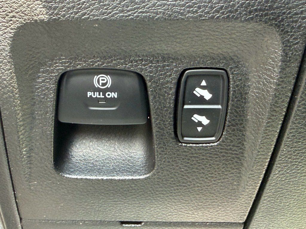Used 2020 RAM 1500 Laramie AWD/4WD image 14