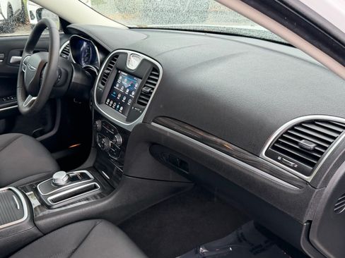 Used 2022 Chrysler 300 Touring w/ Sport Appearance Package RWD image 17