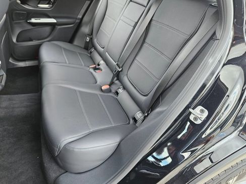 Used 2026 Mercedes-Benz GLC 300 image 17