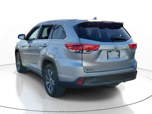 Used 2018 Toyota Highlander XLE FWD image 4