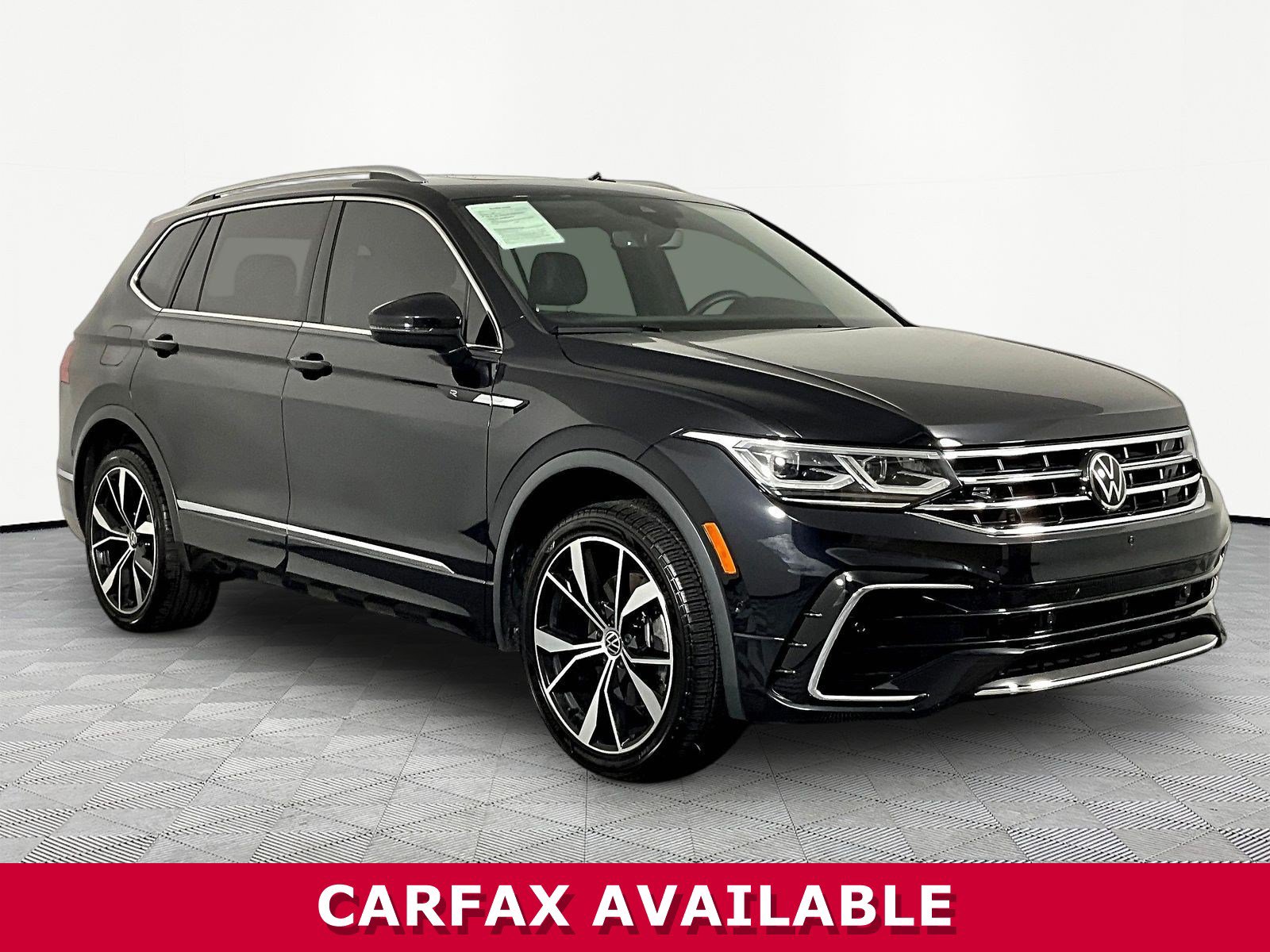Used 2022 Volkswagen Tiguan SEL R-Line AWD/4WD image 3