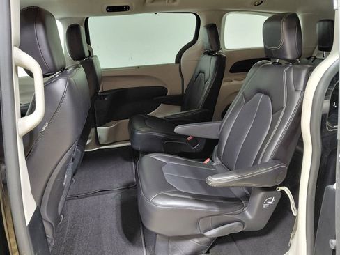 Certified 2024 Chrysler Pacifica Touring-L FWD image 41