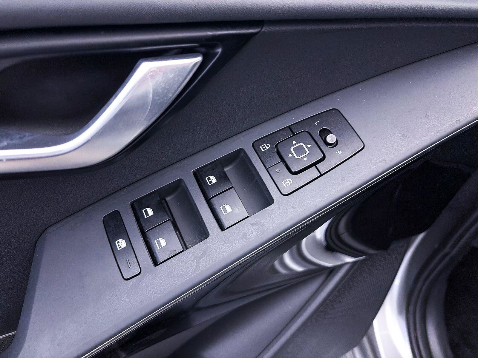 Used 2025 Kia Niro EX FWD image 18