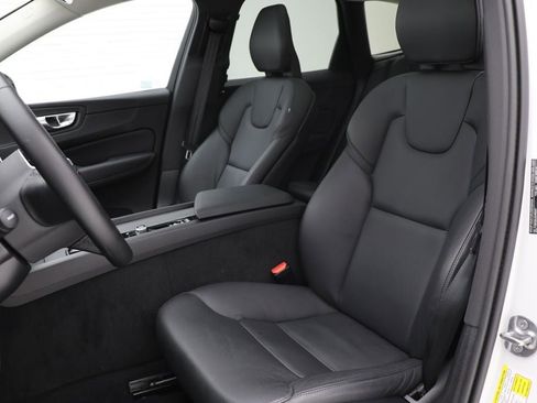 Used 2025 Volvo XC60 B5 Core image 17