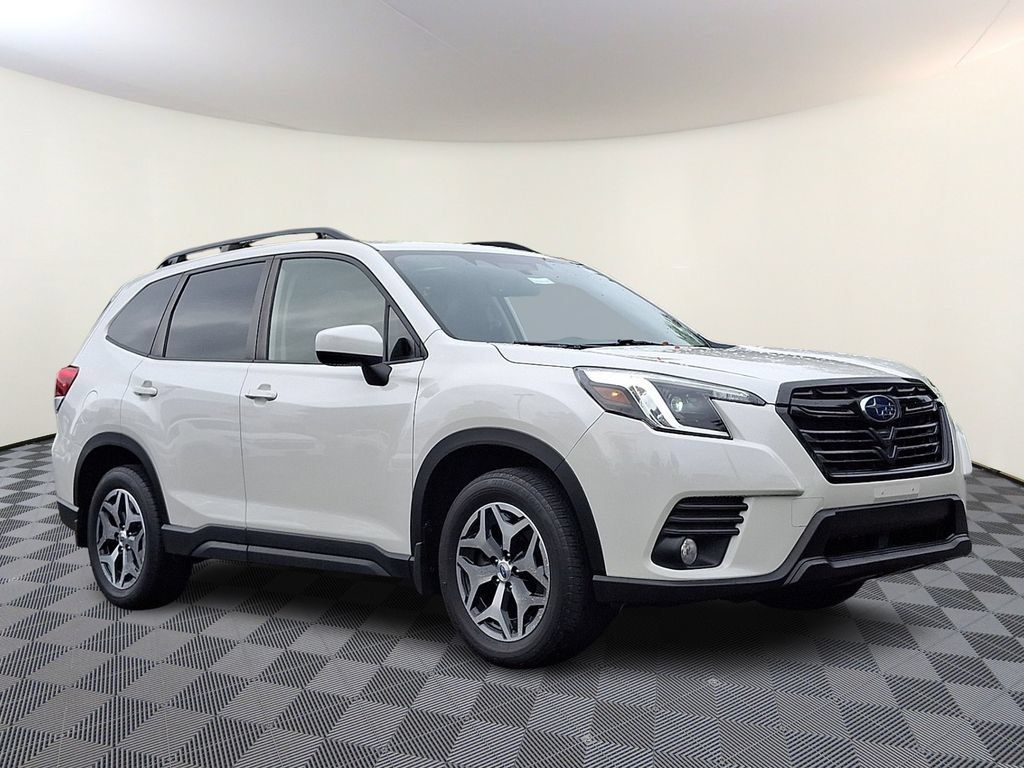 Used 2023 Subaru Forester Premium AWD/4WD image 1