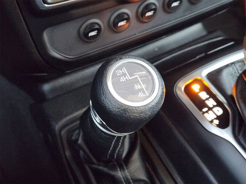 Used 2025 Jeep Wrangler Sport image 19