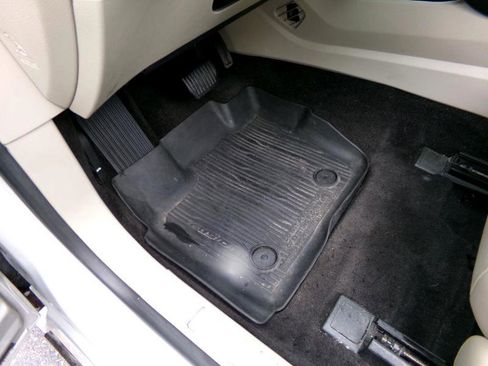 Used 2018 Ford Fusion Energi SE image 12