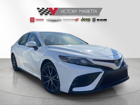 Used 2024 Toyota Camry SE w/ Cold Weather Package image 5