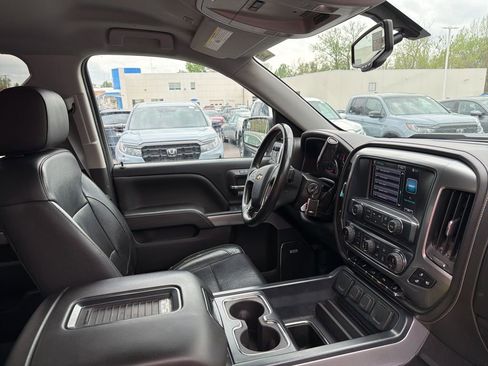 Used 2017 Chevrolet Silverado 1500 LTZ Z71 w/ LTZ Plus Package AWD/4WD image 13