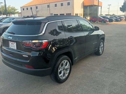 Used 2025 Jeep Compass Latitude AWD/4WD image 7