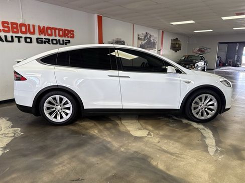 Used 2016 Tesla Model X 75D image 3