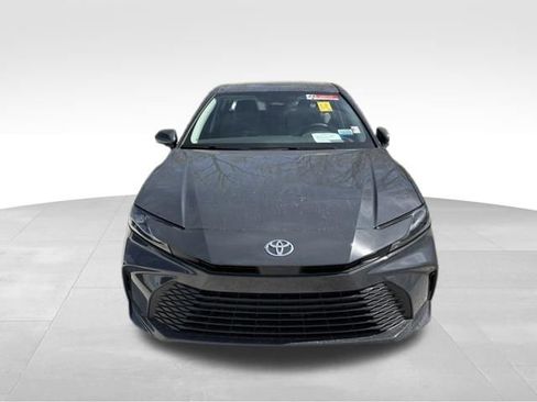 Used 2025 Toyota Camry LE image 7