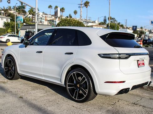 Used 2019 Porsche Cayenne Turbo AWD/4WD image 3