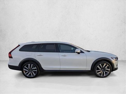 Used 2021 Volvo V90 T6 Cross Country w/ Climate Package image 4