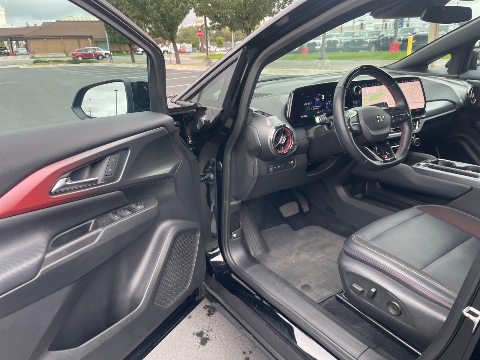 Used 2024 Chevrolet Equinox EV RS FWD image 29