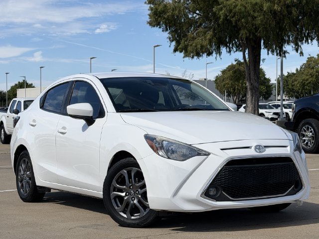 Used 2019 Toyota Yaris LE FWD image 2
