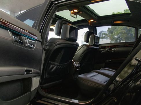 Used 2011 Mercedes-Benz S 63 AMG w/ AMG Performance Pkg image 32