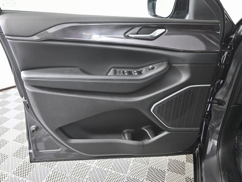 Used 2022 Jeep Grand Cherokee Altitude image 18