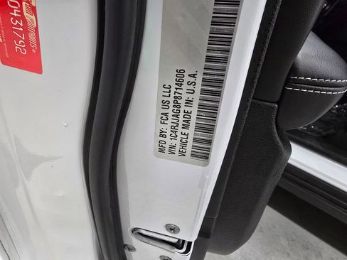 Used 2023 Jeep Grand Cherokee L Laredo image 14