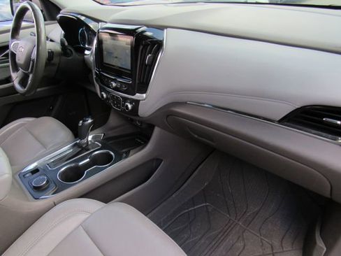 Used 2018 Chevrolet Traverse Premier w/ Driver Confidence II Package FWD image 12