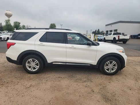 Used 2021 Ford Explorer XLT w/ Equipment Group 202A AWD/4WD image 3