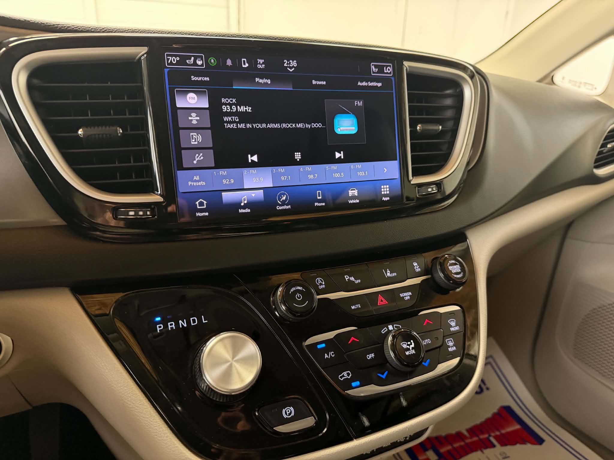 Used 2023 Chrysler Pacifica Touring-L FWD image 36