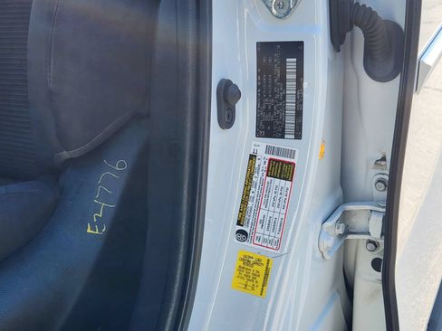 Used 2021 Toyota Highlander LE FWD image 28