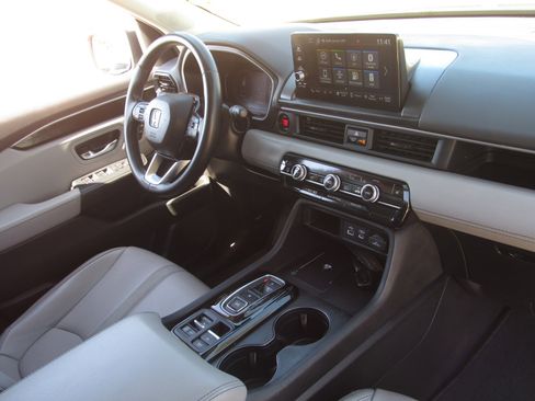 Used 2024 Honda Pilot EX-L image 9