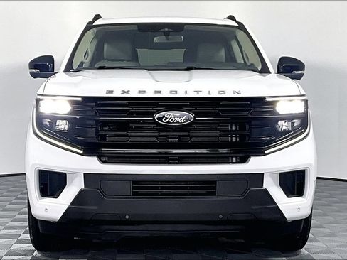 Used 2025 Ford Expedition Active AWD/4WD image 3