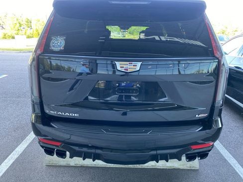 Used 2023 Cadillac Escalade ESV V image 9