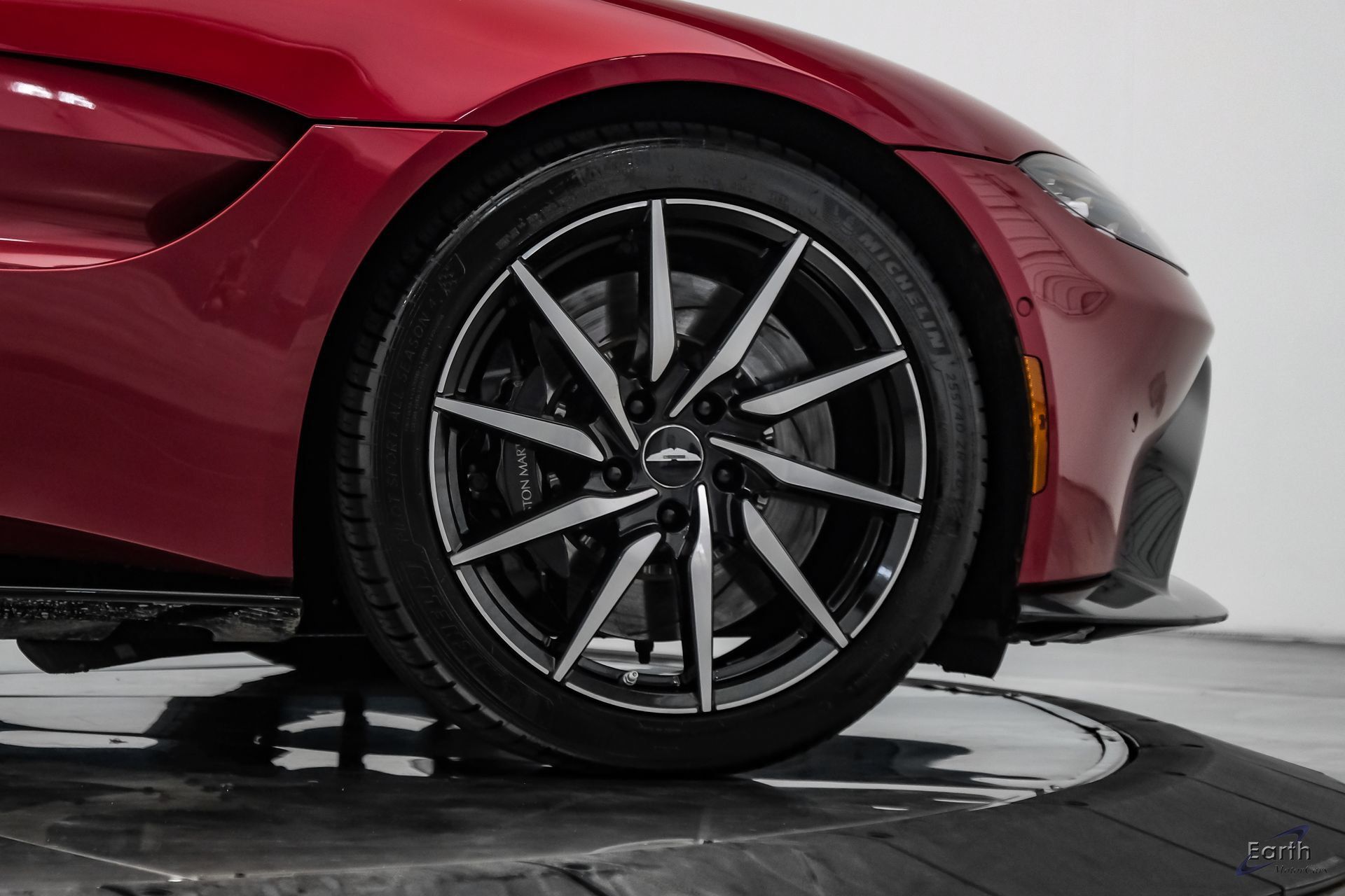 Used 2019 Aston Martin V8 Vantage Coupe RWD image 92