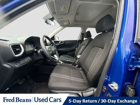 Used 2025 Hyundai Venue SEL image 21