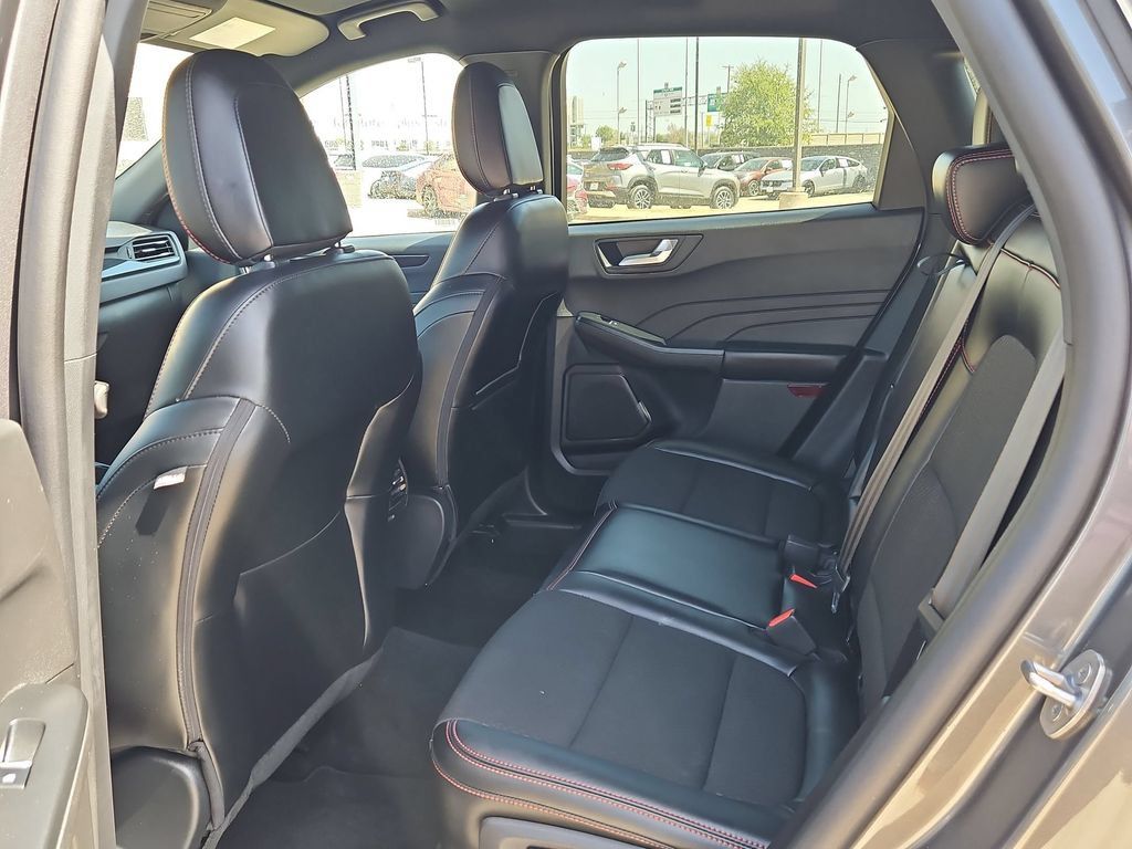 Used 2025 Ford Escape ST-Line AWD/4WD image 28