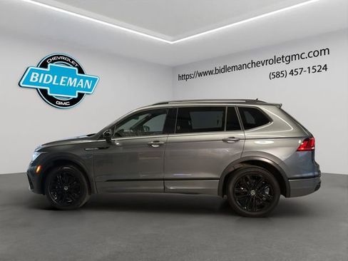 Used 2022 Volkswagen Tiguan SE R-Line image 4