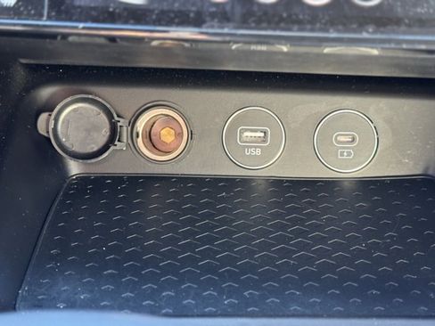 Used 2024 Genesis G70 2.5T image 21