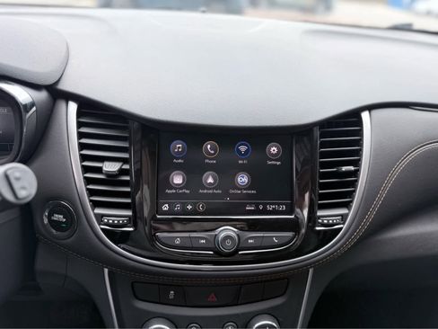 Used 2022 Chevrolet Trax LT w/ LT Convenience Package image 24