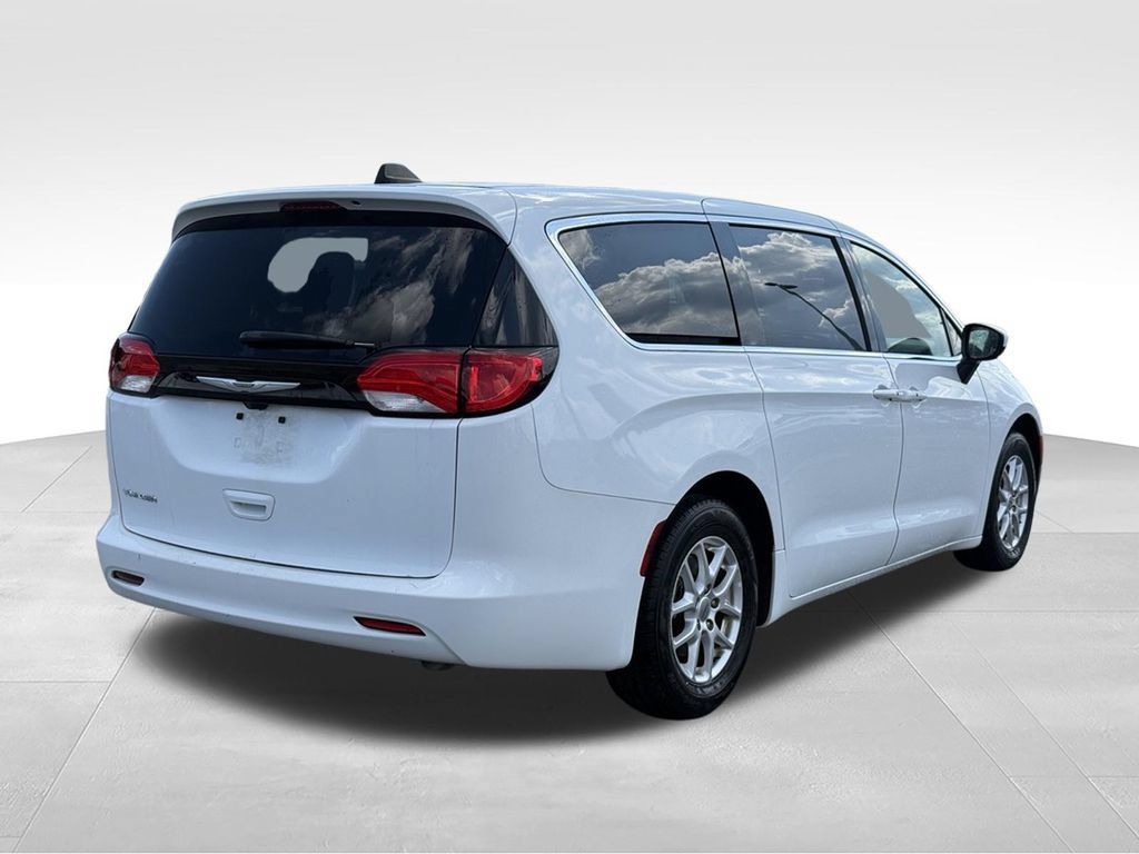 Used 2023 Chrysler Voyager LX FWD image 27